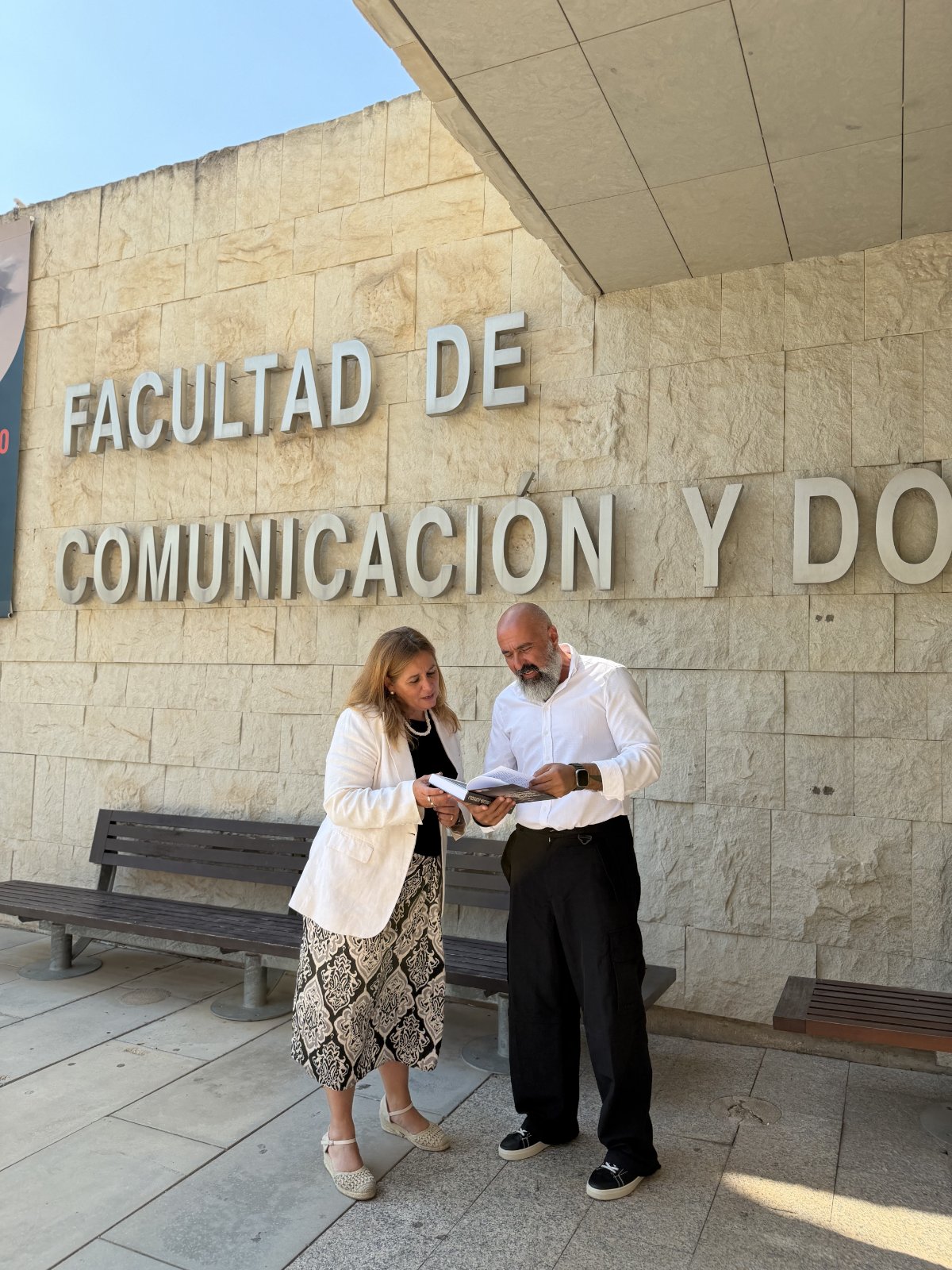 Prof. Rocío Zamora-Medina and Prof. Zaza Tsotniashvili outside the Faculty of Communication and Documentation, University of Murcia